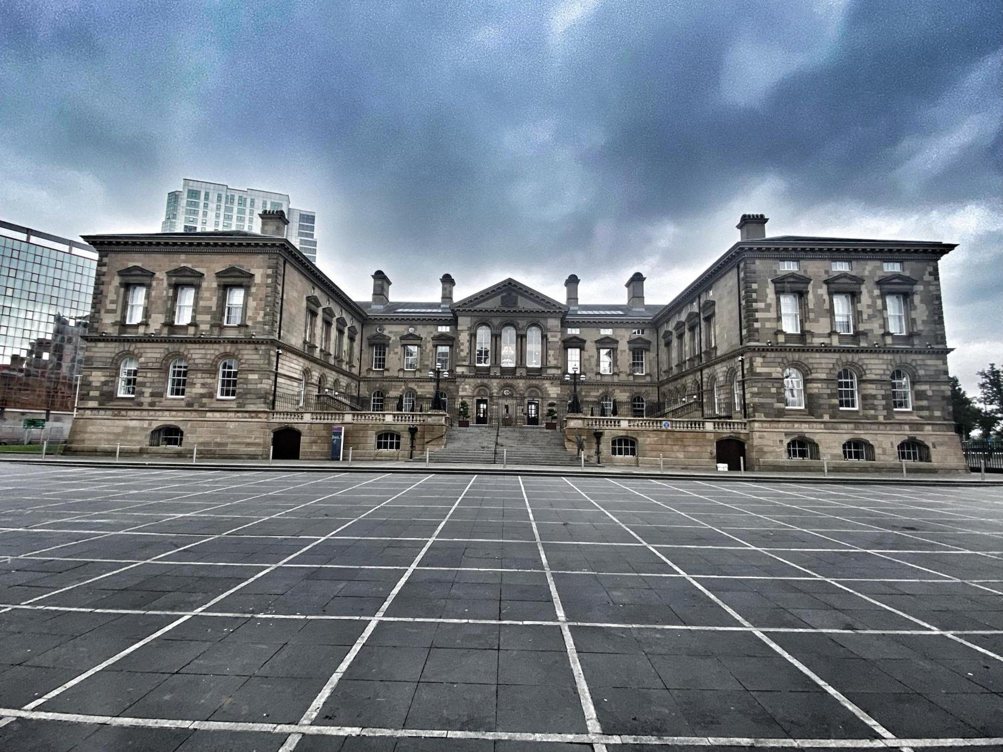 2 Bed City Centre Apt, Free Parking - Albert Clock, Customs House Belfast Exterior foto