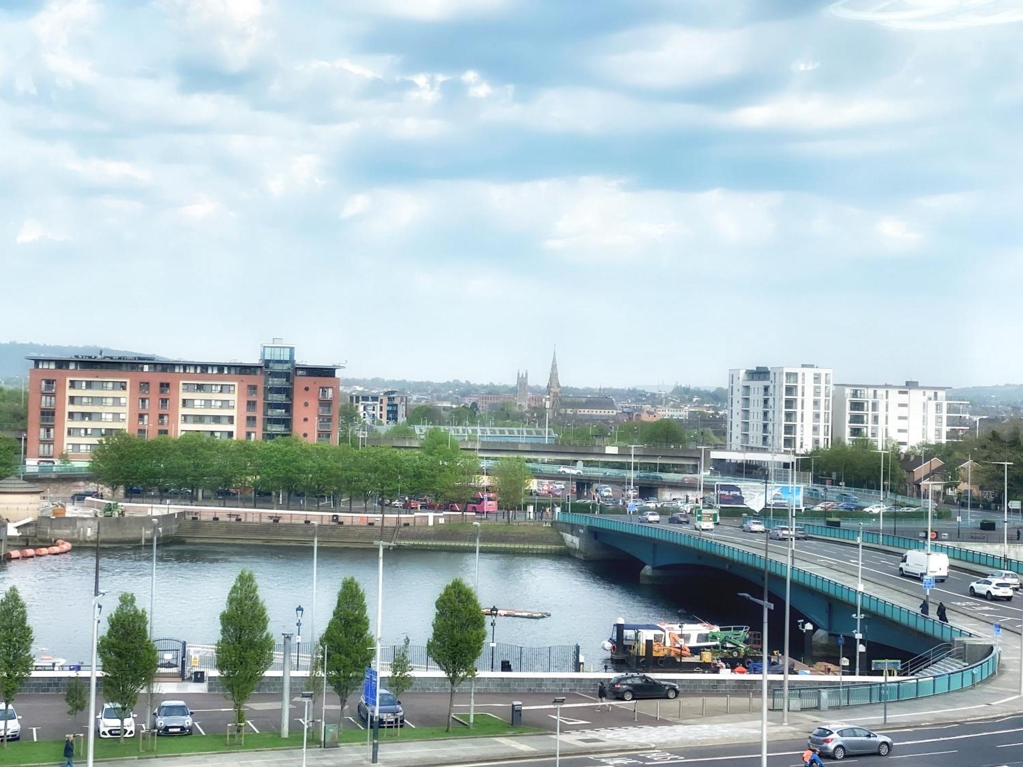 2 Bed City Centre Apt, Free Parking - Albert Clock, Customs House Belfast Exterior foto