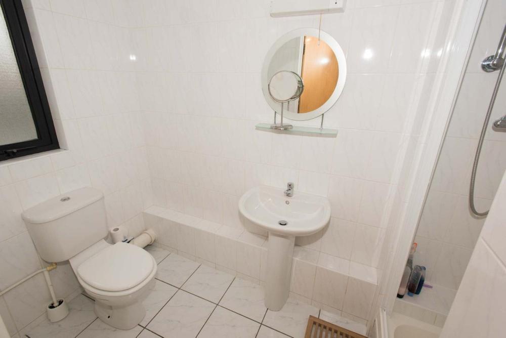 2 Bed City Centre Apt, Free Parking - Albert Clock, Customs House Belfast Exterior foto